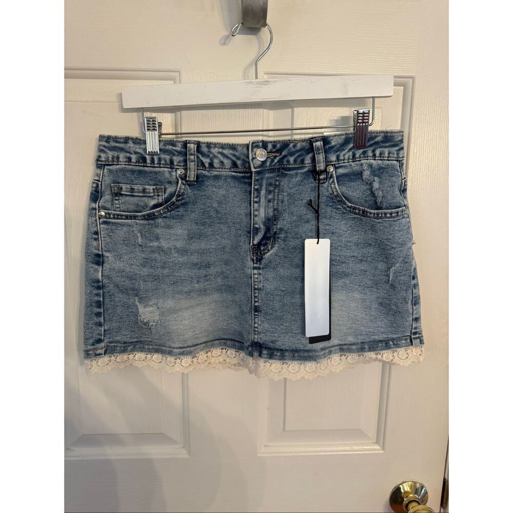 Madden Girl Lace Trimmed Denim Mini Skirt sz M NWT